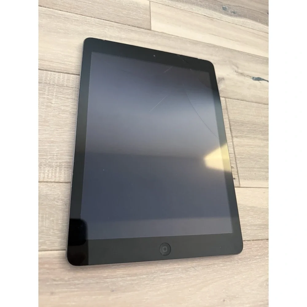 Apple iPad Air 2 A1566 16GB Wi-Fi- Space Gray Unlocked Cracked Screen